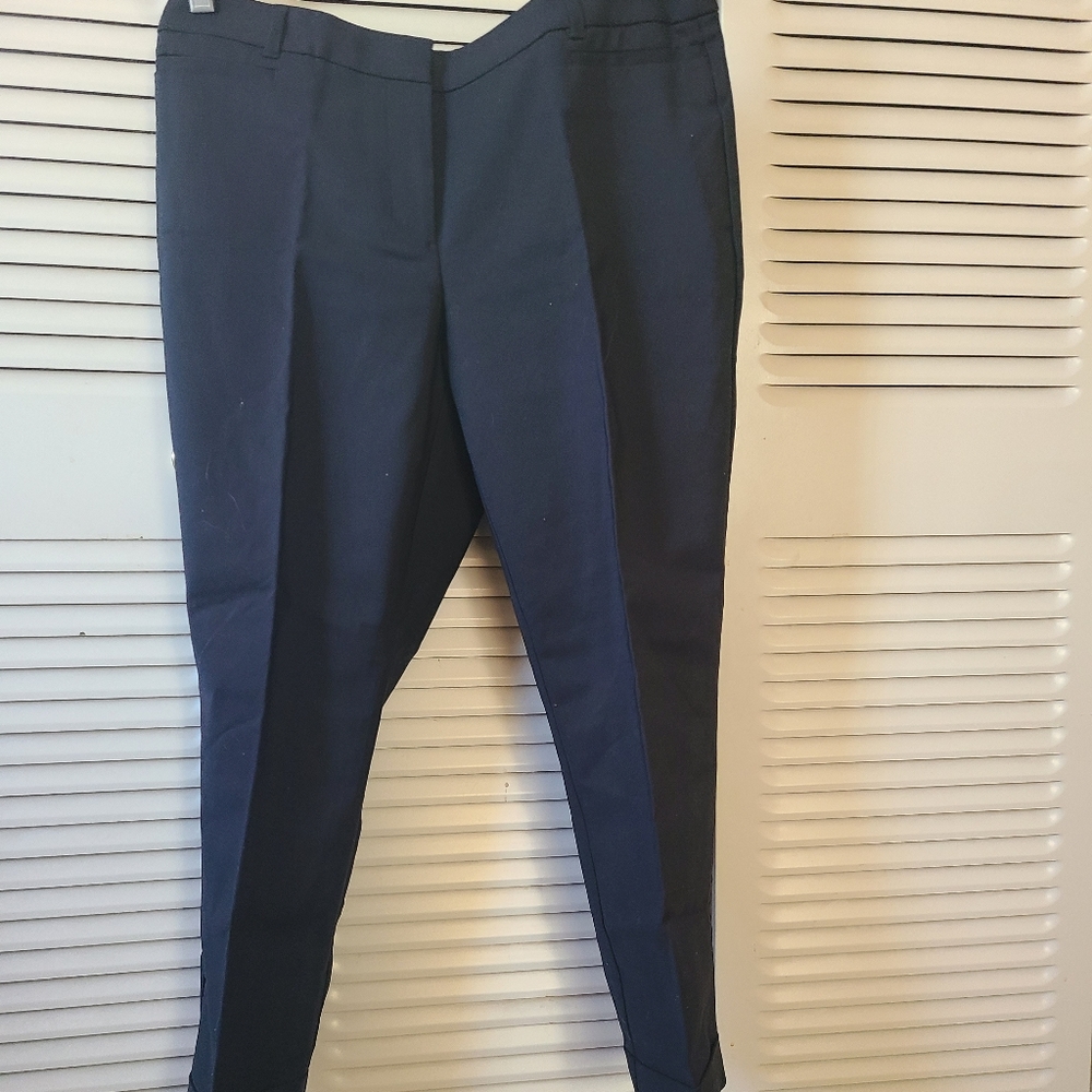 BOGO*  NWOT Sz 8 Ricki's Black Zip front capris